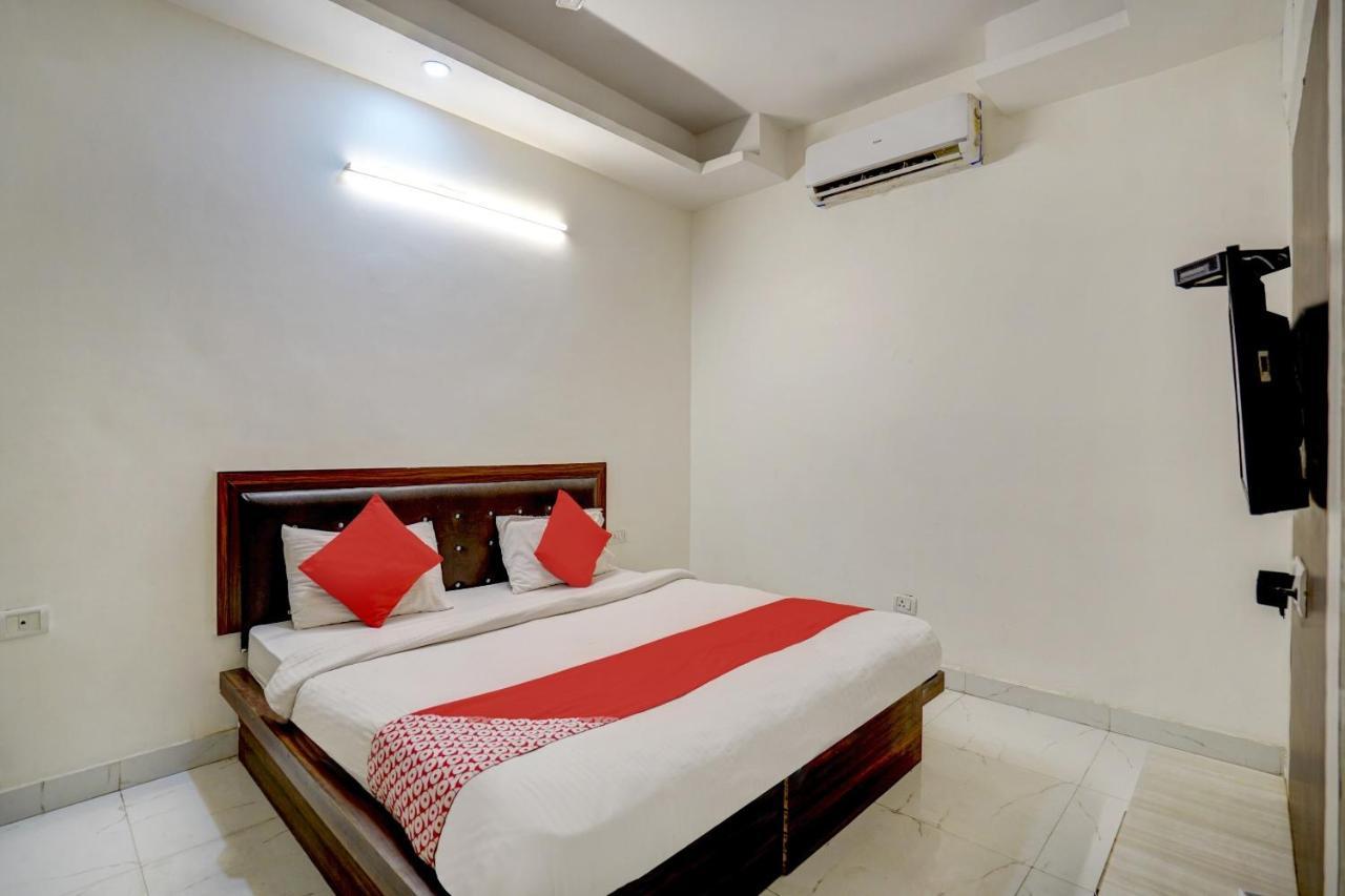 Oyo 78981 The Diamond Nest Noida Exterior photo
