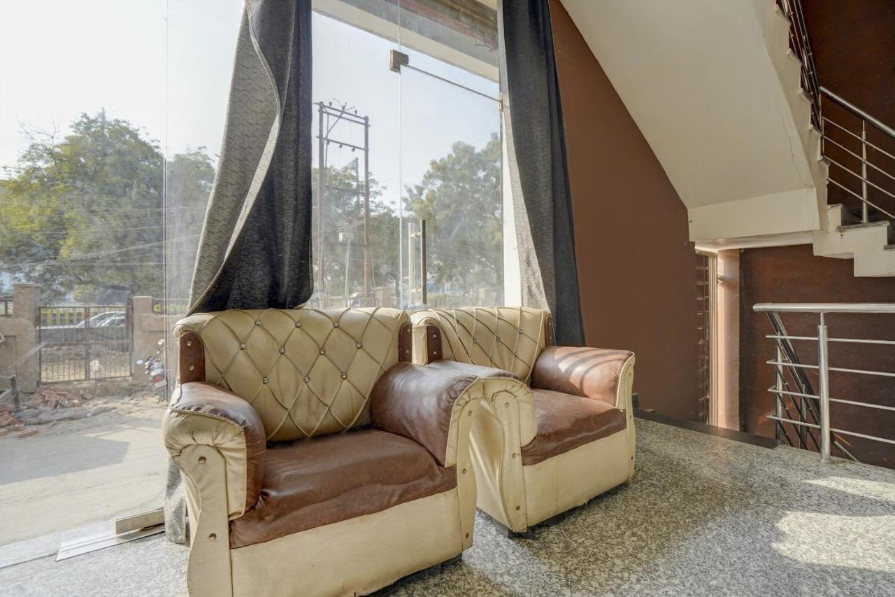 Oyo 78981 The Diamond Nest Noida Exterior photo