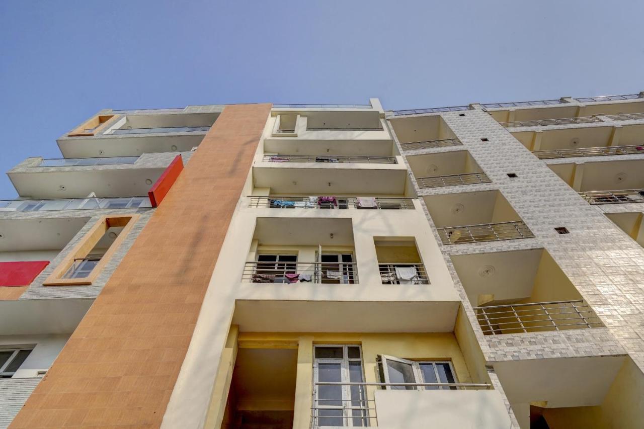 Oyo 78981 The Diamond Nest Noida Exterior photo